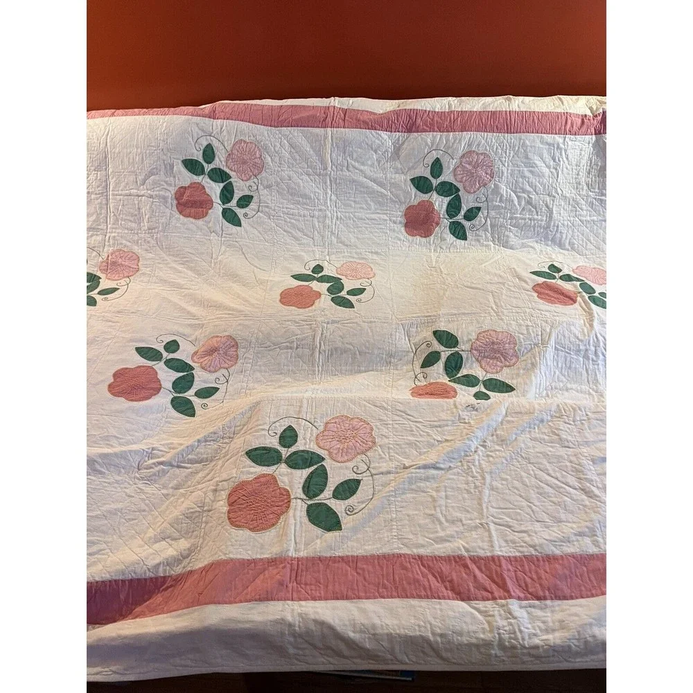 Vintage 1970-1980’s Flower Appliqué Hand Sewn Quilt 82x94”